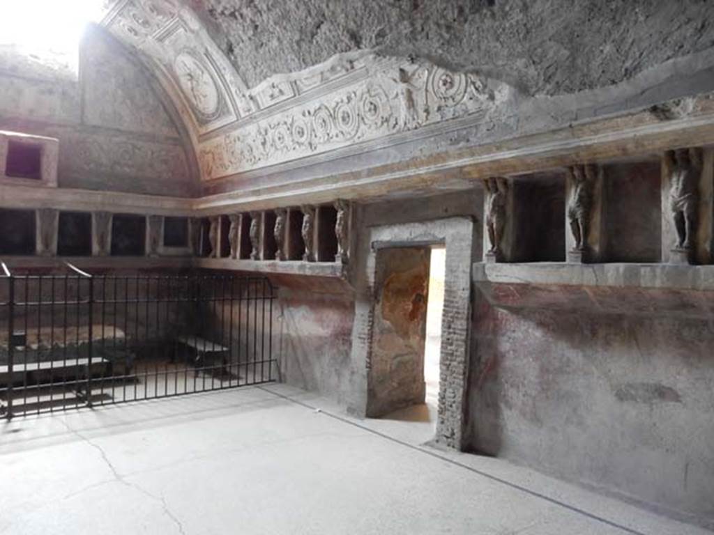 VII.5.24 Pompeii. May 2015. Looking towards south-west corner of tepidarium (37).
Photo courtesy of Buzz Ferebee.
