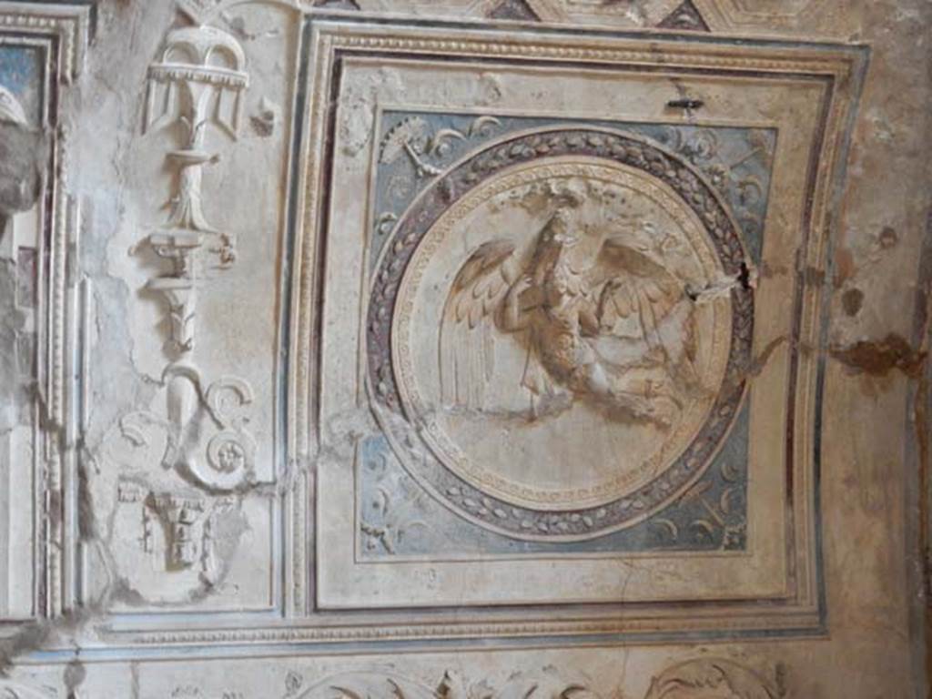 VII.5.24 Pompeii. May 2015. Detail of ceiling plaster stucco in south-east corner of tepidarium. Photo courtesy of Buzz Ferebee.
