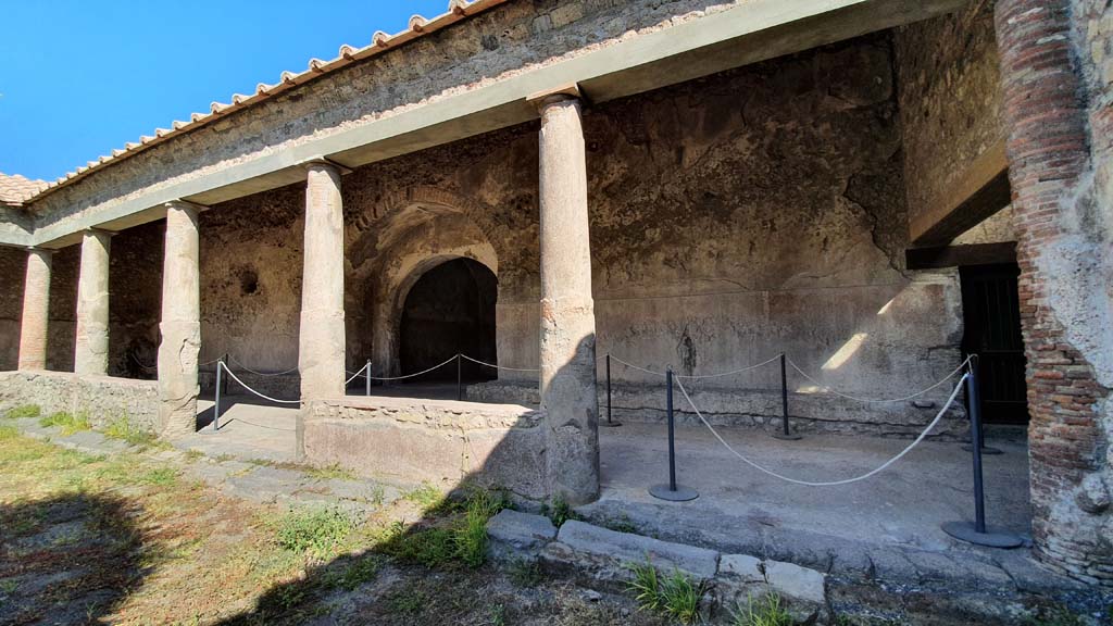 VII.5.24 Pompeii. August 2021. Looking towards north portico (7).
Foto Annette Haug, ERC Grant 681269 DÉCOR.
