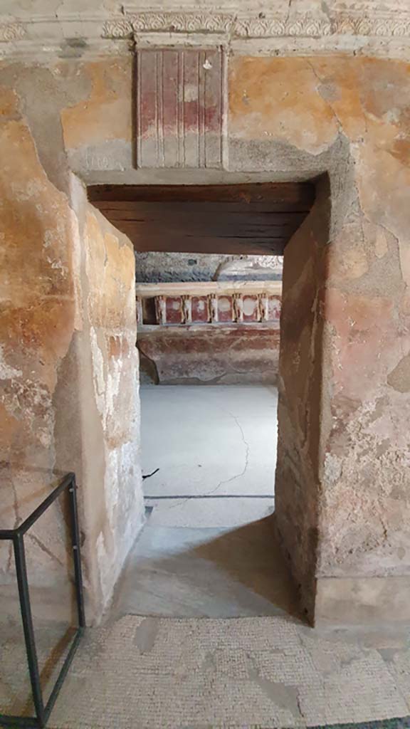 VII.5.24 Pompeii. August 2021. 
Caldarium (39), looking east through doorway into tepidarium (37)
Foto Annette Haug, ERC Grant 681269 DÉCOR.

