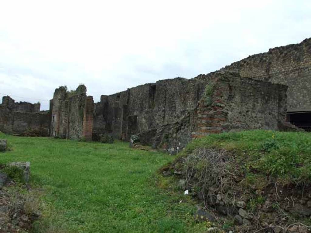 VII.6.3 Pompeii. May 2010. Room 2, fauces. Looking south-west across atrium towards remains of rooms 8, 7, 10 and 14 on west side.

