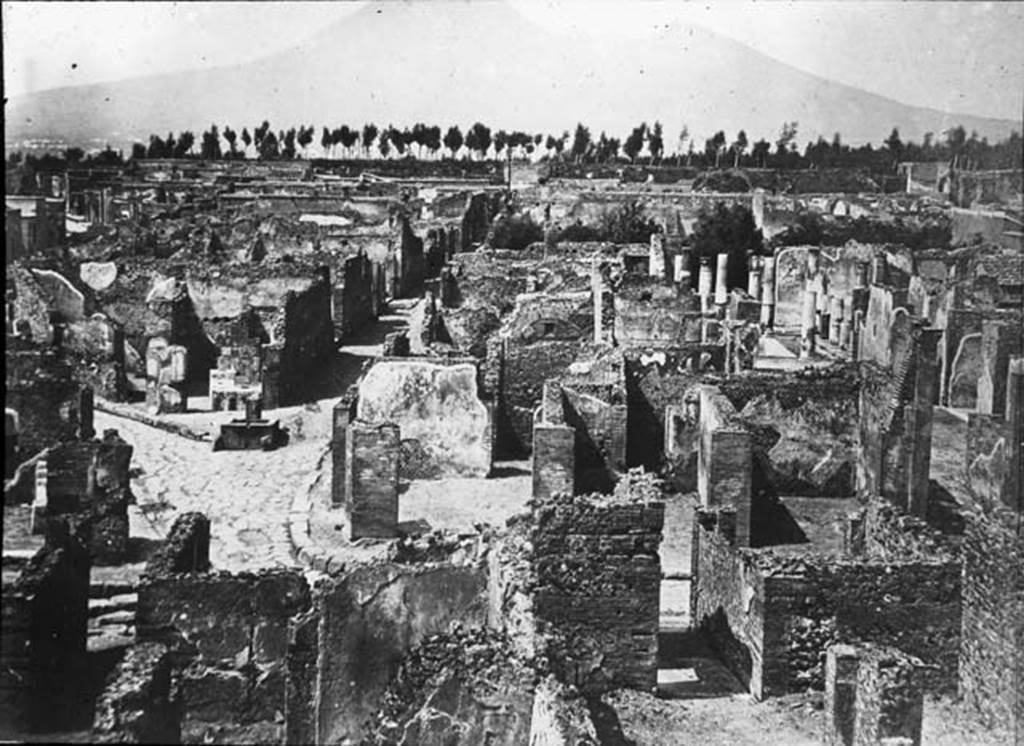 VII.6.7 Pompeii.  Looking north across north side of insula VII.6, lower photo, across to Via Consolare and junction with Vicolo di Modesto, centre left, and VI.6, centre right. The entrance doorway of VII.6.7 would have been the one on the left of the photo.  Photo by permission of the Institute of Archaeology, University of Oxford. File name instarchbx208im011. Source ID. 44337.
