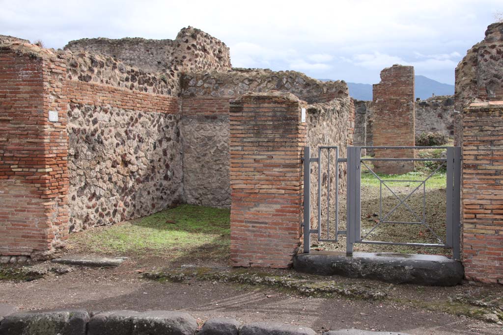 VII.6.11, on right, and VII.6.12, on left. October 2020.  Looking south towards atrium, from entrance. Photo courtesy of Klaus Heese.