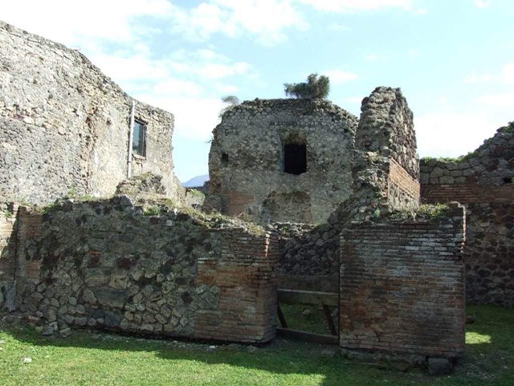 VII.6.14 Pompeii. March 2009.  Looking south towards doorway to rear room and VII.6.15