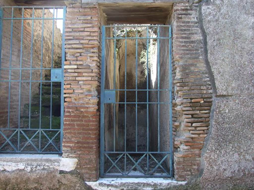 VII.6.17 Pompeii. March 2009. Entrance to VII.6.18 (upstairs)  and VII.6.17 (downstairs). Between VII.6.16 and VII.6.17 are three large water storage reservoirs that feed the Forum Baths. VII.6.17 gives access to the lower part of the reservoirs. VII.6.18 gives access to the upper part of the reservoirs.