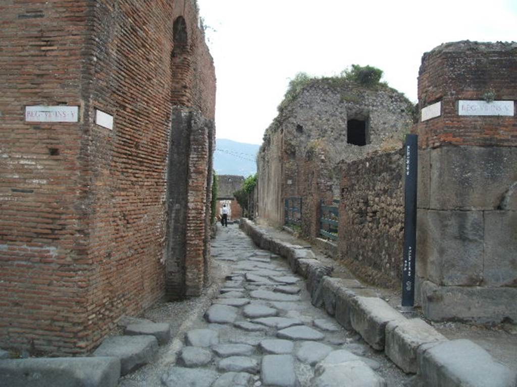 VII.5 Pompeii. May 2005. Vicolo delle Terme looking south. The reservoirs at VII.6.17 are the tall buildings on the right. The water tower at the Forum Baths is on the left.
According to Clarke  
The Piscina or reservoir is separated form the baths themselves by the street, which opens onto the Forum. The pipes which communicated between the reservoir and the bath passed over an arch thrown across the street. This arch was perfect when the excavation was made; now only the shoulders remain, in which the pipes above-mentioned are still visible. 
See Clarke, W. (1833). Clarkes Pompeii. Boston, USA, Lilly, Wait, Colman and Holden, (p. 158).

