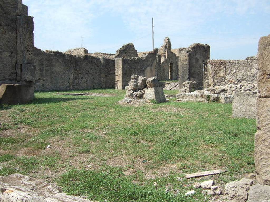 VII.6.27 Pompeii. September 2005. Site of rooms around south and east side of atrium of VII.6.28, and in the right lower corner, the site to VII.6.27, after the bombing.
