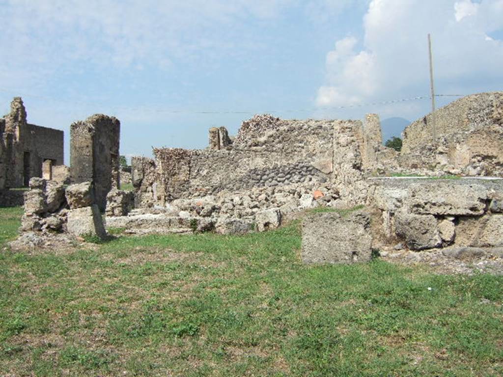 VII.6.27 in lower right-side corner, with VII.6.28 on left and in background. September 2005. According to Fiorelli and Eschebach, this shop had a staircase to the upper floor against the west wall, a doorway linking to VII.6.26 in the east wall, and a rear room. See Pappalardo, U., 2001. La Descrizione di Pompei per Giuseppe Fiorelli (1875). Napoli: Massa Editore. (p.160)  See Eschebach, L., 1993. Gebudeverzeichnis und Stadtplan der antiken Stadt Pompeji. Kln: Bhlau. (p.296)
