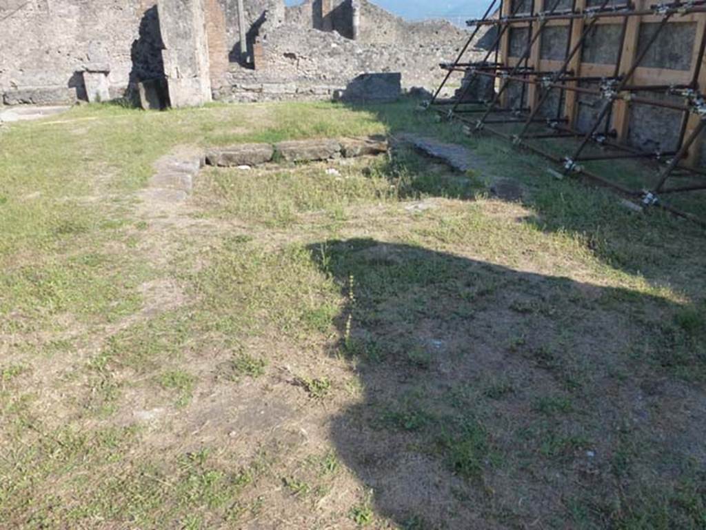 VII.6.28 Pompeii. June 2012. Looking south across impluvium in atrium, towards Vicolo dei Soprastanti.