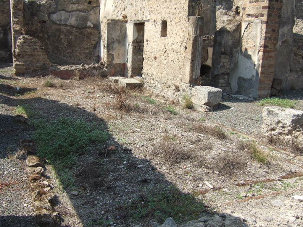 VII.6.30 Pompeii. September 2005.  Looking west across garden area.
According to Jashemski, the garden (excavated in 1910) had a roofed passageway on the north, east and south. Only one tufa column was preserved at the time of excavation.  A low masonry wall enclosed the garden.  The vault of the cistern reached almost to the level of the garden area so it was not possible to plant the central part of the garden.  A planting bed was made, however, around the edges of the garden.
See Jashemski, W. F., 1993. The Gardens of Pompeii, Volume II: Appendices. New York: Caratzas. (p.185)
