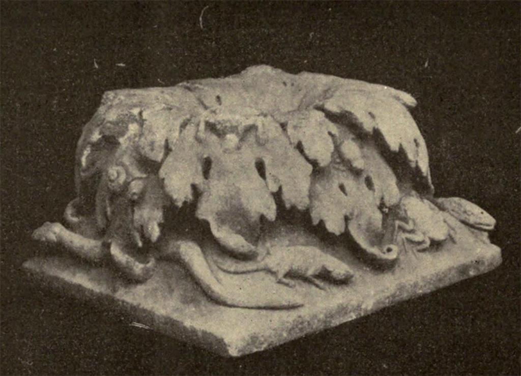 VII.6.38 Pompeii. Nella stanza a destra dell’ingresso 28: Ornamento centrale di Fontana.
See Notizie degli Scavi di Antichità, 1910, p. 452, fig. 3.
