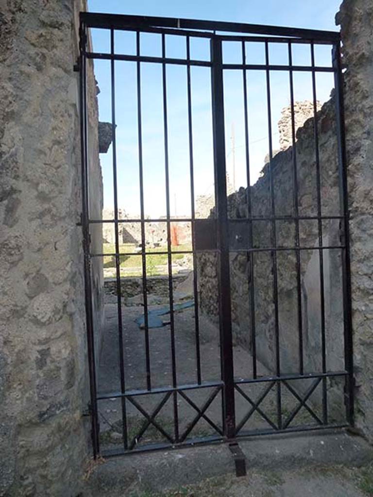 VII.6.38 Pompeii. June 2012. Looking east from entrance doorway.