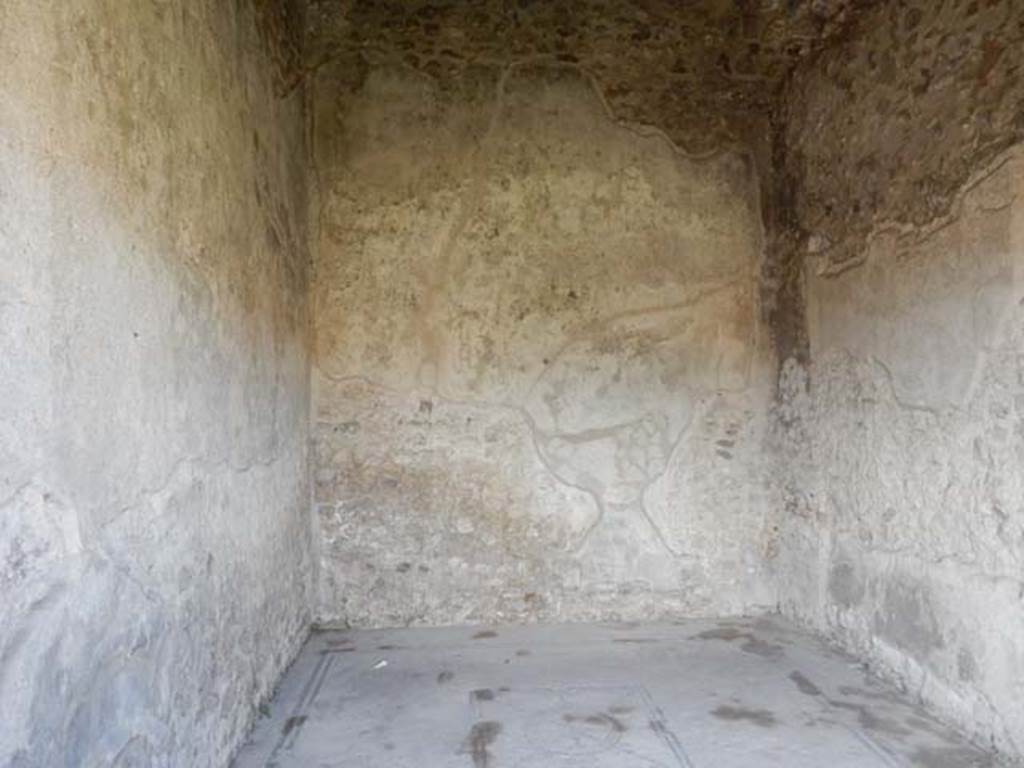 VII.7.2 Pompeii, May 2018. Looking south in room on east end of south portico. Photo courtesy of Buzz Ferebee.