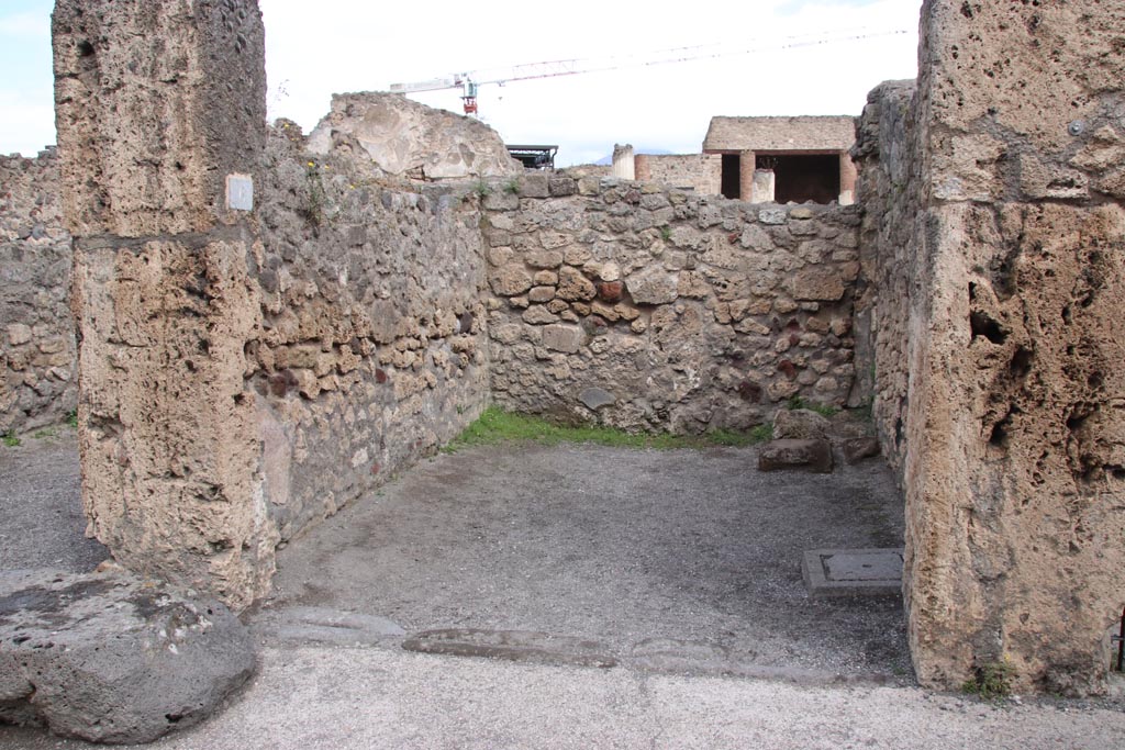 VII.7.6 Pompeii. May 2024. Looking north towards entrance doorway of shop. Photo courtesy of Klaus Heese.