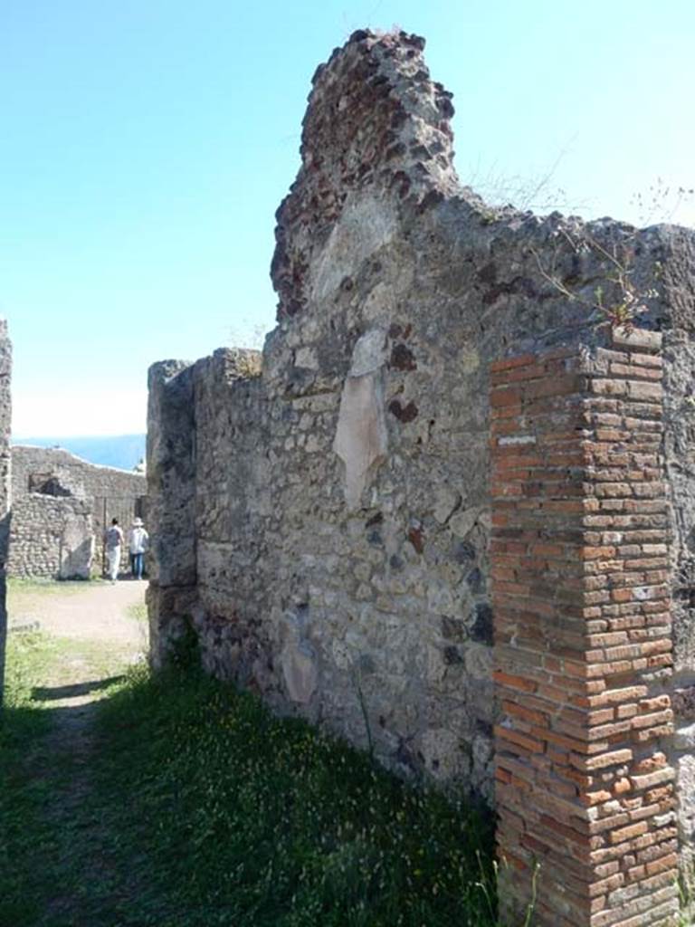 VII.7.10 Pompeii. May 2018. 
Room, (n), oecus on east side of tablinum, looking towards south-east corner, and doorway to atrium in south wall.
Photo courtesy of Buzz Ferebee. 
