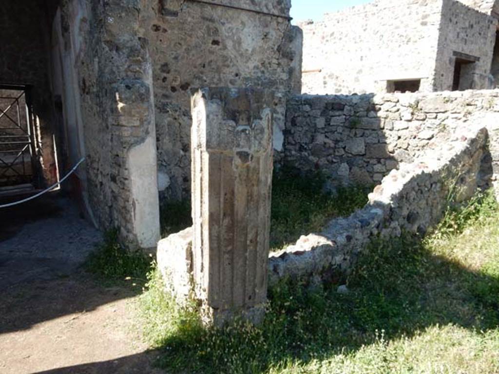 VII.7.10 Pompeii. May 2018. Looking north-east towards room (r) on east side of peristyle, and room (o), on right 
Photo courtesy of Buzz Ferebee. 
