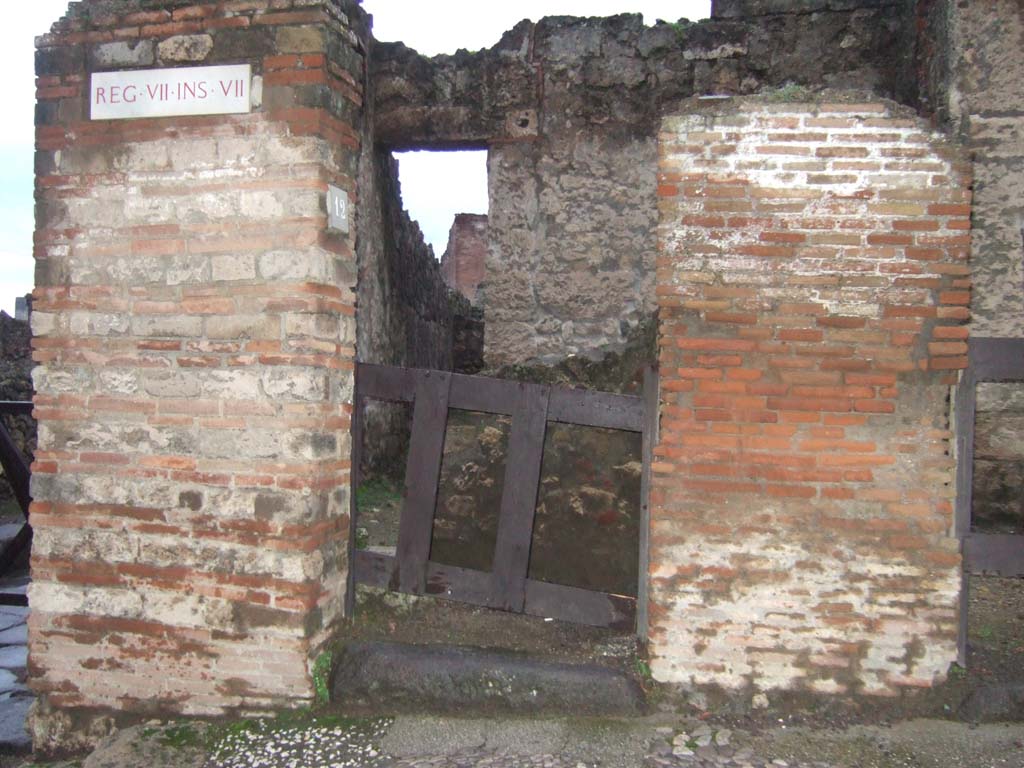 VII.7.12 Pompeii. December 2005. Entrance to stairs to upper floor.