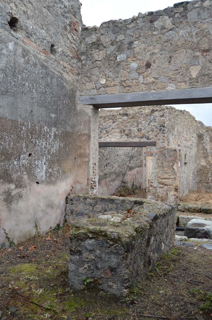 VII.7.18 Pompeii. March 2018. Looking north-west to rear of counter with hearth. 
Foto Taylor Lauritsen, ERC Grant 681269 DÉCOR.
