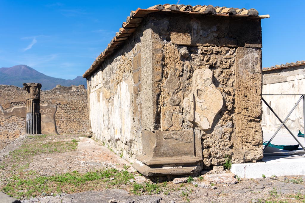 VII.7.32 Pompeii. October 2023. Looking north along west side of cella on podium. Photo courtesy of Johannes Eber.