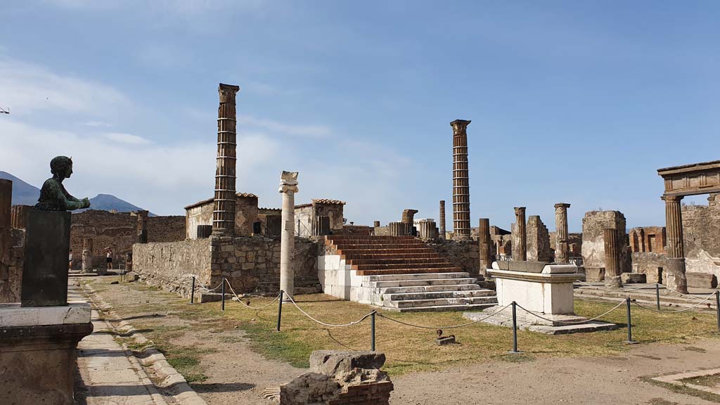 VII.7.32 Pompeii. August 2021. Looking north-east from south-wets corner.
Foto Annette Haug, ERC Grant 681269 DÉCOR.
