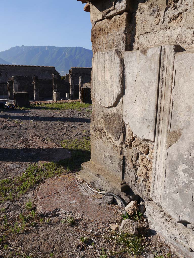 VII.7.32, Pompeii. September 2018. Looking south-west from south end of east wall of cella. 
Foto Anne Kleineberg, ERC Grant 681269 DÉCOR.
