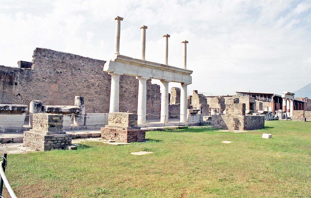 VII.8 Pompeii Forum. October 2001. Looking north-west towards west side of the Forum. Photo courtesy of Peter Woods.