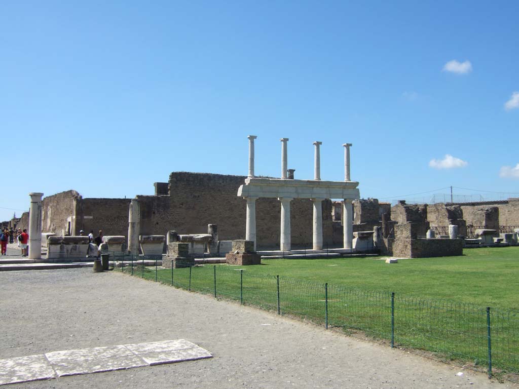 VII.8 Pompeii Forum. September 2005. Looking west. On the left is the west entrance/exit to the Forum, at the end of Via Marina.