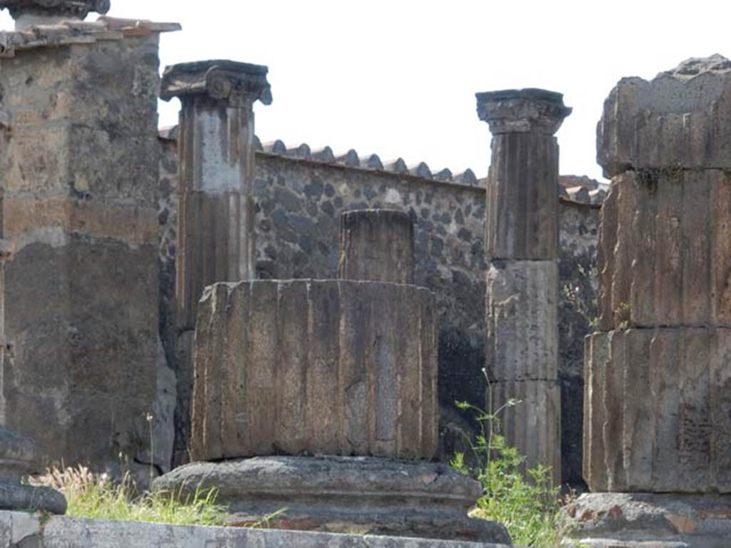 VII.8.1 Pompeii, May 2018. Looking towards columns near west wall of cella. Photo courtesy of Buzz Ferebee.