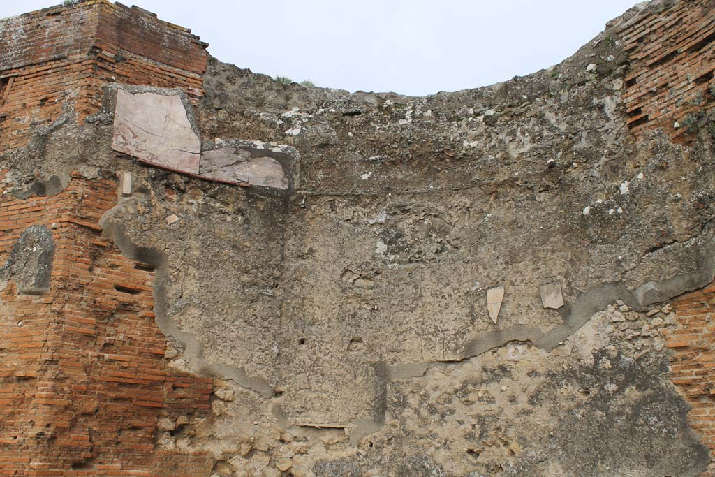 VII.9.1 Pompeii. March 2014. Portico 1. North end of apsidal niche 4 on south end of front façade.
Foto Annette Haug, ERC Grant 681269 DÉCOR
