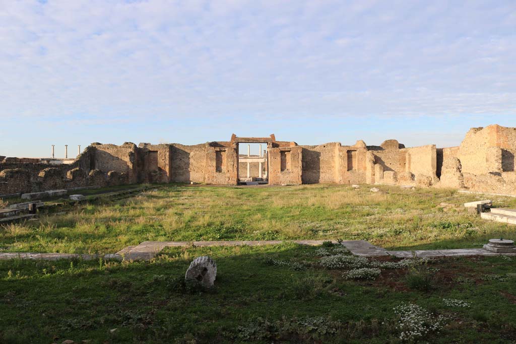 VII.9.1 Pompeii. December 2018. Looking towards entrance doorway in centre of west side. Photo courtesy of Aude Durand. 