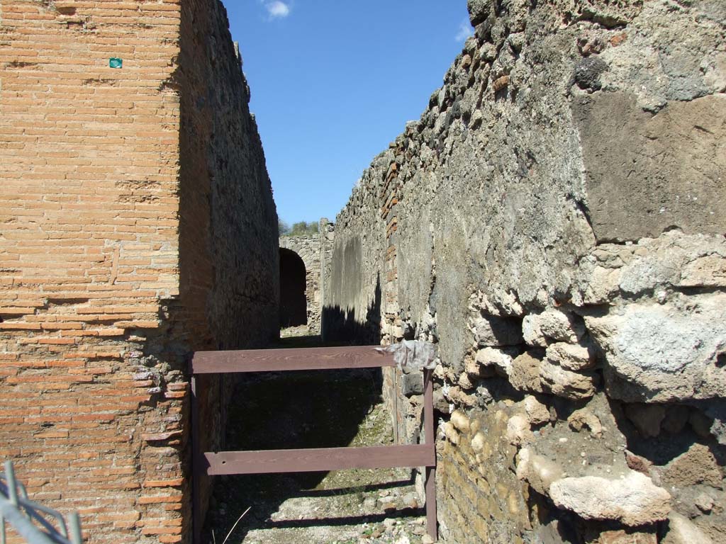 VII.9.1 Pompeii. March 2009. Looking north from north corridor 12 towards VII.9.66. 
This entrance is a passage leading along the back of the temples and to VII.9.43.
