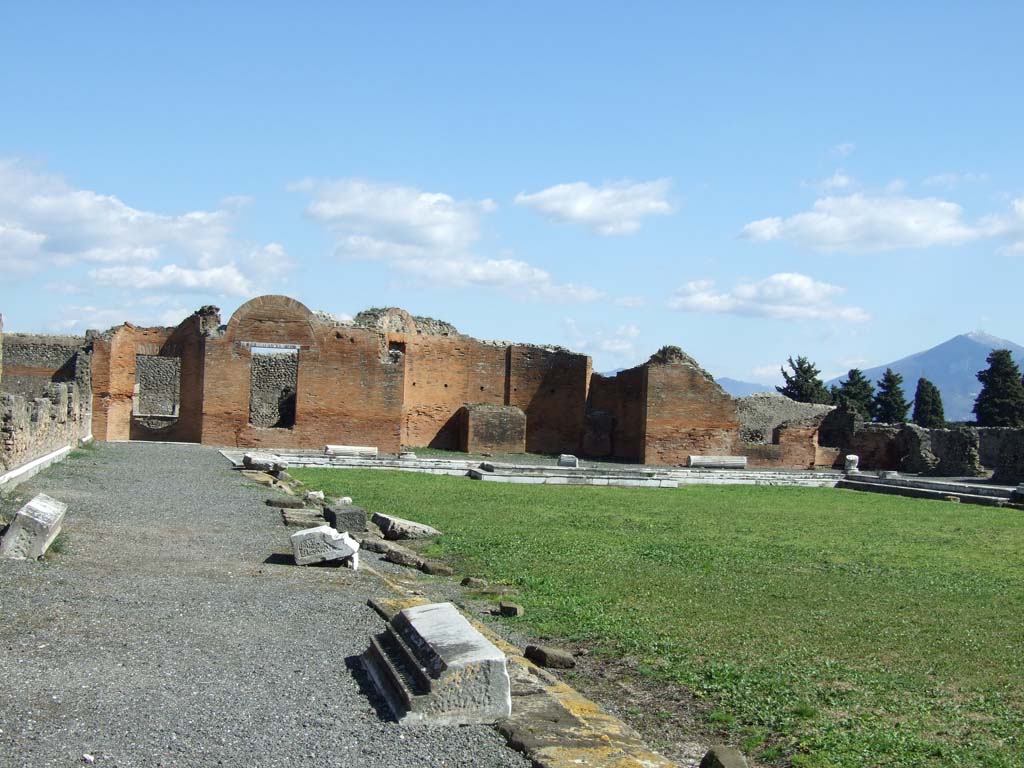 VII.9.1 Pompeii. March 2009. 
Colonnade 9 on north side of courtyard. Looking east towards rear wall with large central apse 10 with pedestal.
