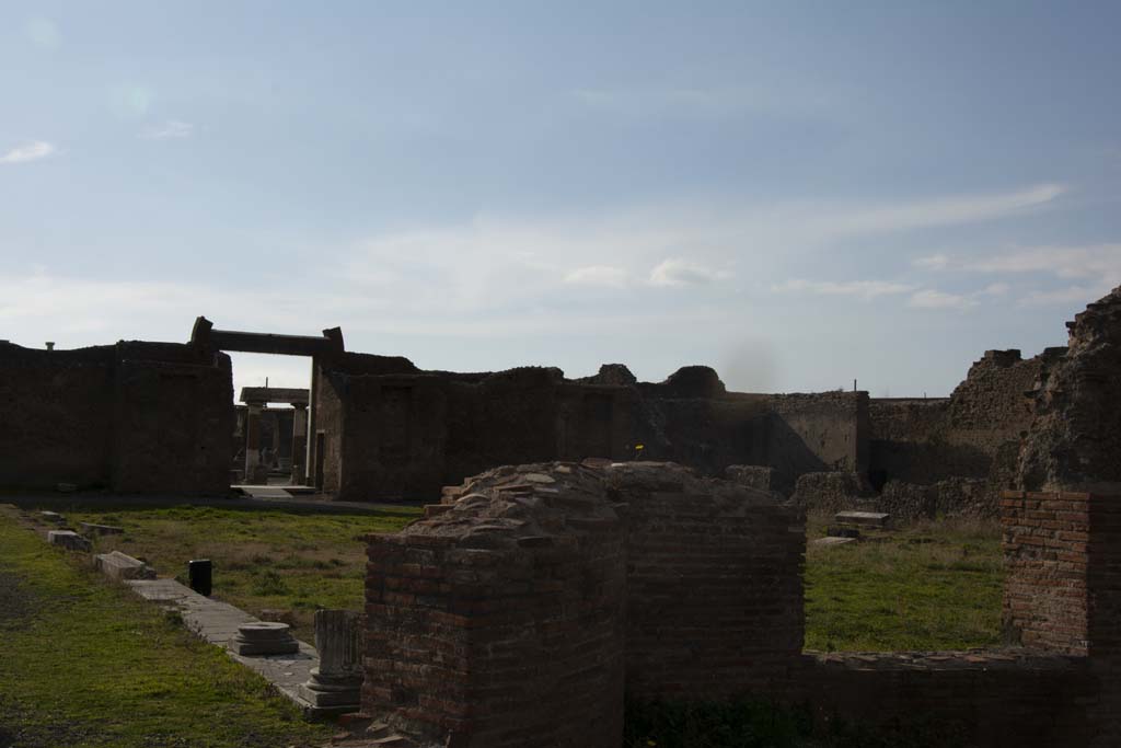 VII.9.1 Pompeii. March 2019. Looking west towards entrance doorway from south-east corner. 
Foto Annette Haug, ERC Grant 681269 DÉCOR.
