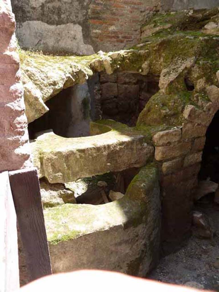 VII.9.1 Pompeii. May 2010. Structure on lower east wall of porter’s room 8.