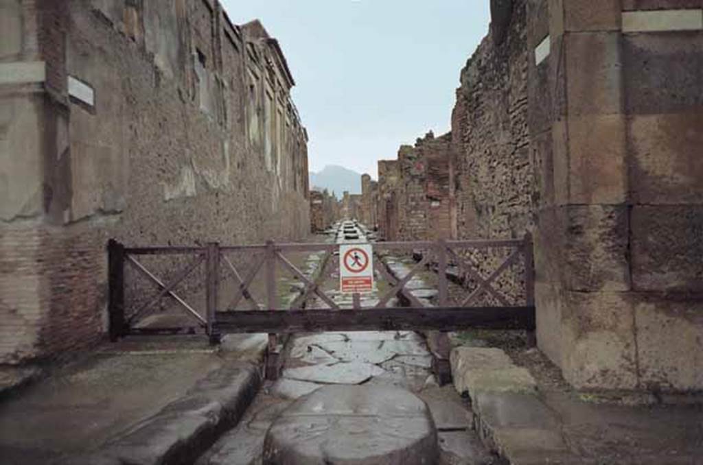 VII.9.1 Pompeii. May 2010. Eumachia’s Building on left. Plaster details on exterior east wall of building on Vicolo di Eumachia. Photo courtesy of Rick Bauer.
