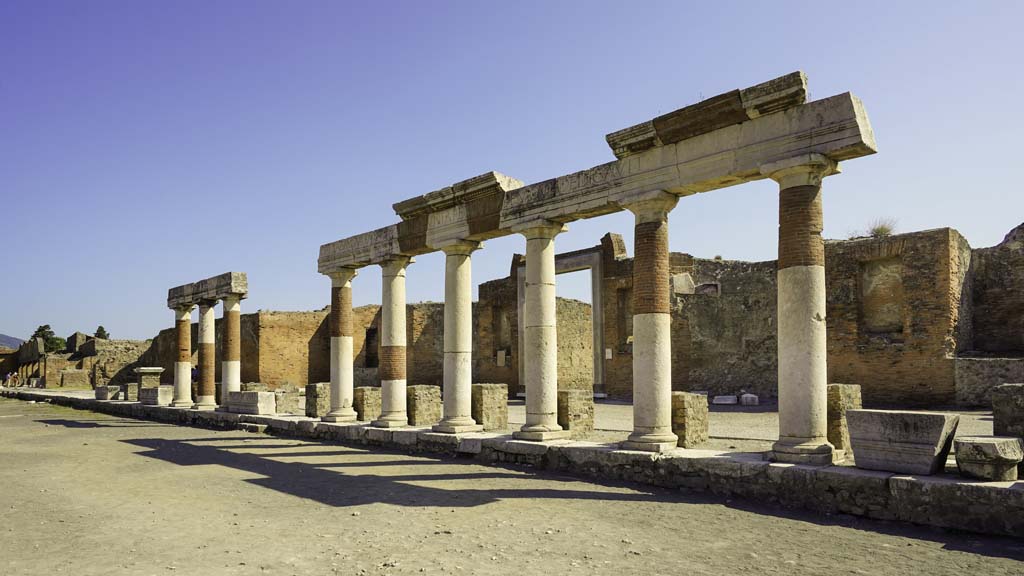 VII.9.1 Pompeii. August 2021. 
Looking east across Forum towards the portico in front of Eumachia’s building and entrance doorway, in centre. Photo courtesy of Robert Hanson.

