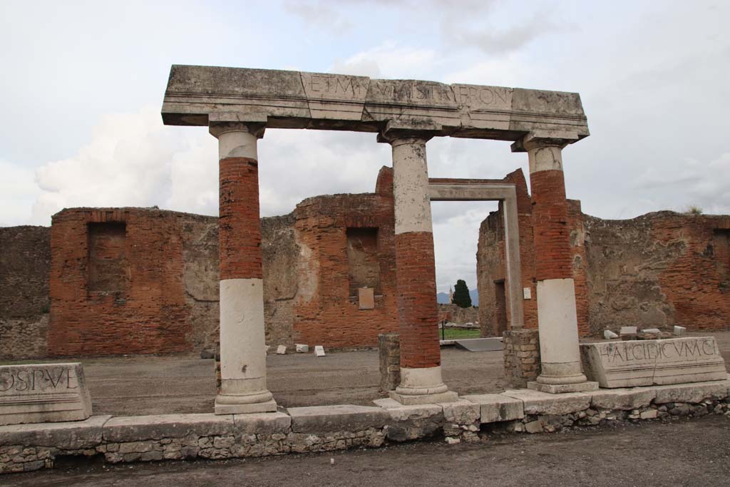 VII.9.1 Pompeii. October 2020. Portico of Eumachia’s Building, north part. Photo courtesy of Klaus Heese.

