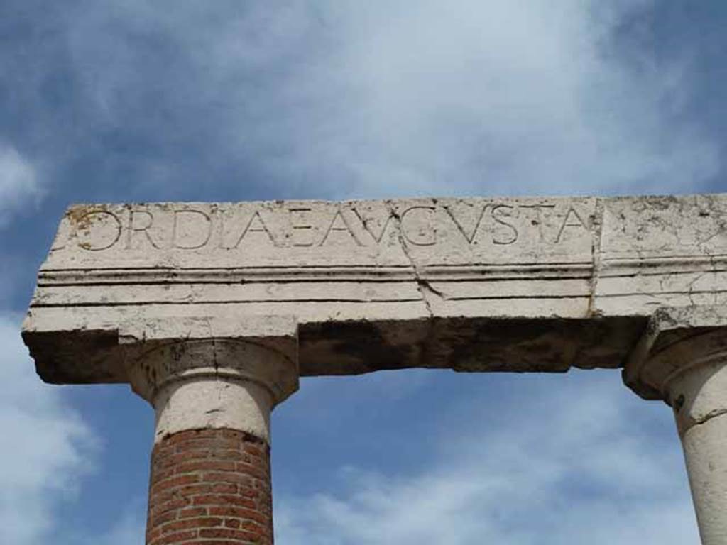 VII.9.1 Pompeii. May 2010. Eumachia’s Building portico. Part of inscription.