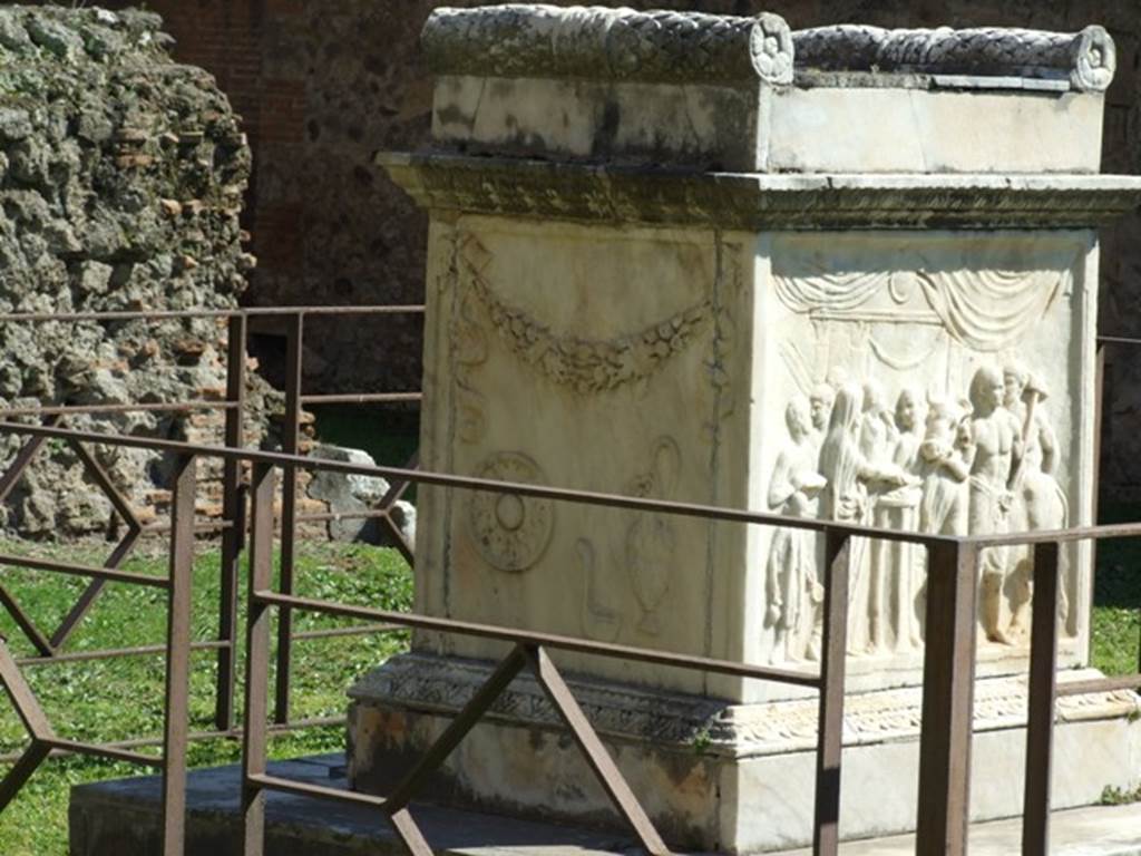 VII.9.2 Pompeii.  March 2009.  North and West sides of altar.