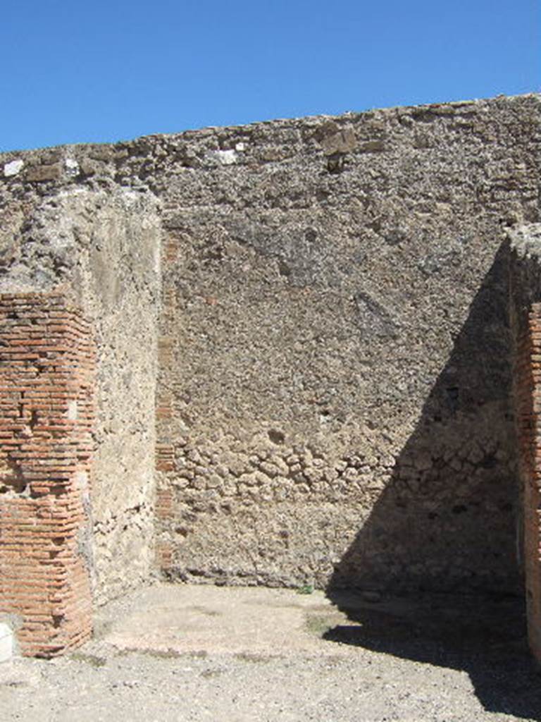 VII.9.6 Pompeii. September 2005. Looking east to entrance.