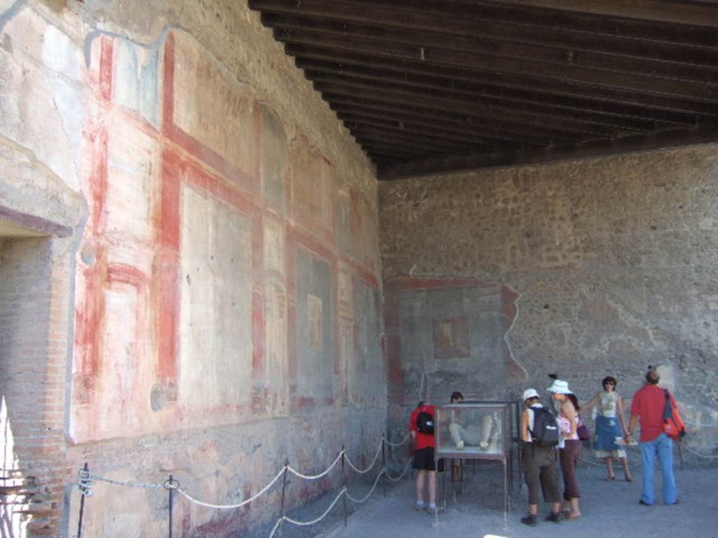 VII.9.7 and VII.9.8 Pompeii. September 2005. Looking towards north wall in north-west corner of Macellum.