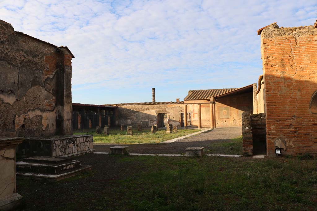 VII.9.7 and VII.9.8 Pompeii. Macellum. December 2018. Looking west from room in north-east corner. Photo courtesy of Aude Durand. 