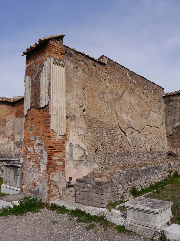 VII.9.7 and VII.9.8 Pompeii. March 2019. Looking towards north wall of large room.
Foto Anne Kleineberg, ERC Grant 681269 DÉCOR.
