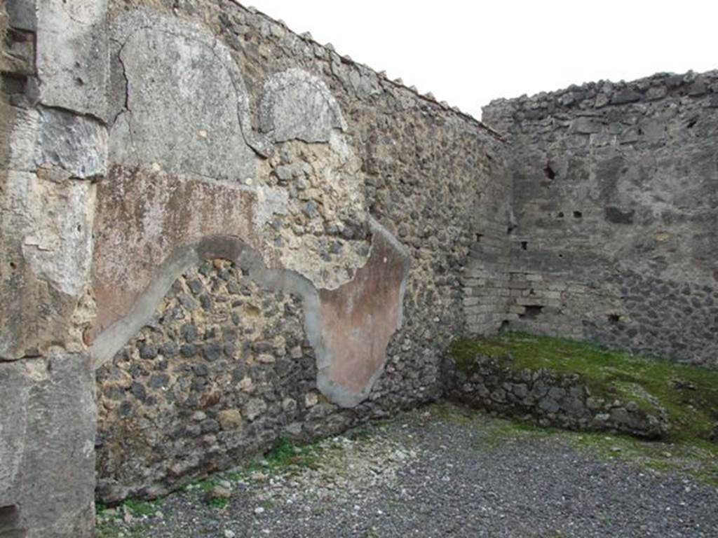 VII.9.18 Pompeii.  Shop.  December 2007.  East wall.