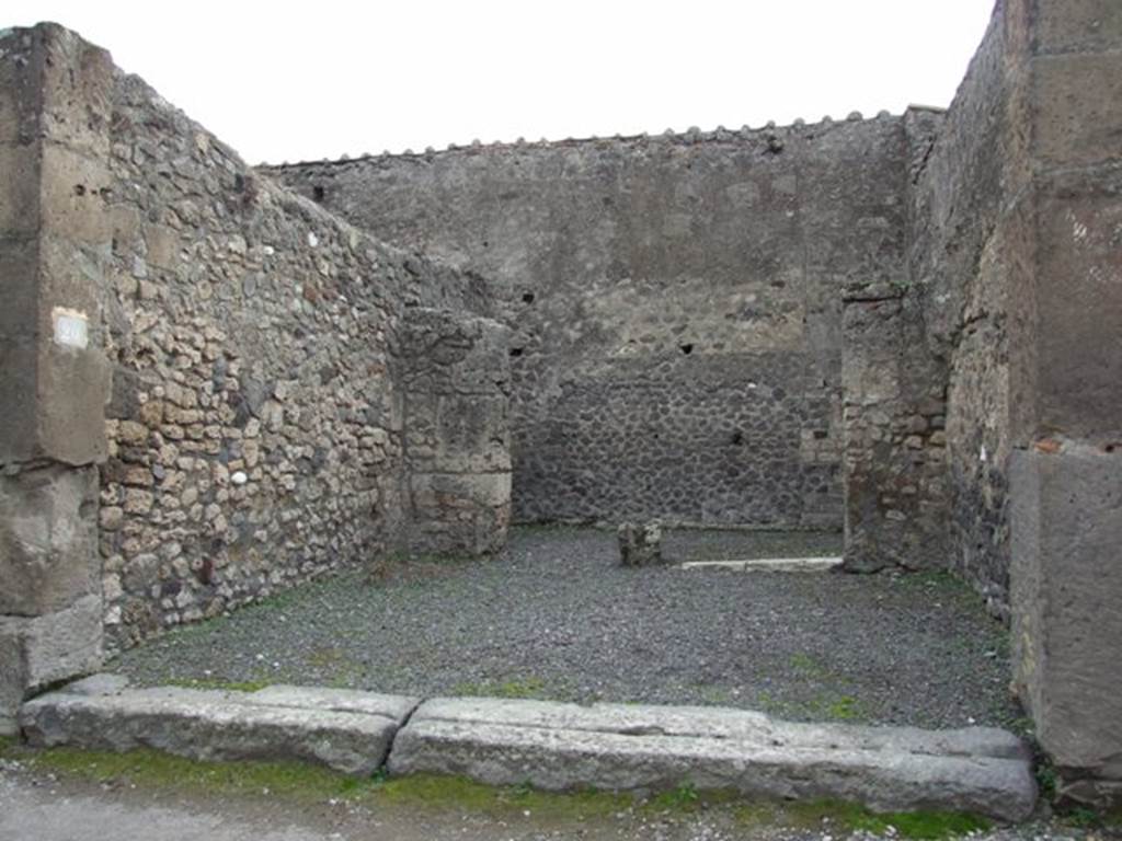 VII.9.20 Pompeii. December 2007. Looking south towards entrance doorway.