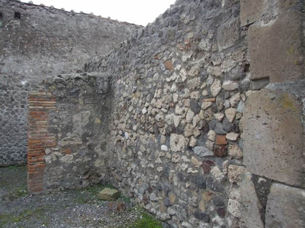 VII.9.21 Pompeii. December 2007. West wall of shop.