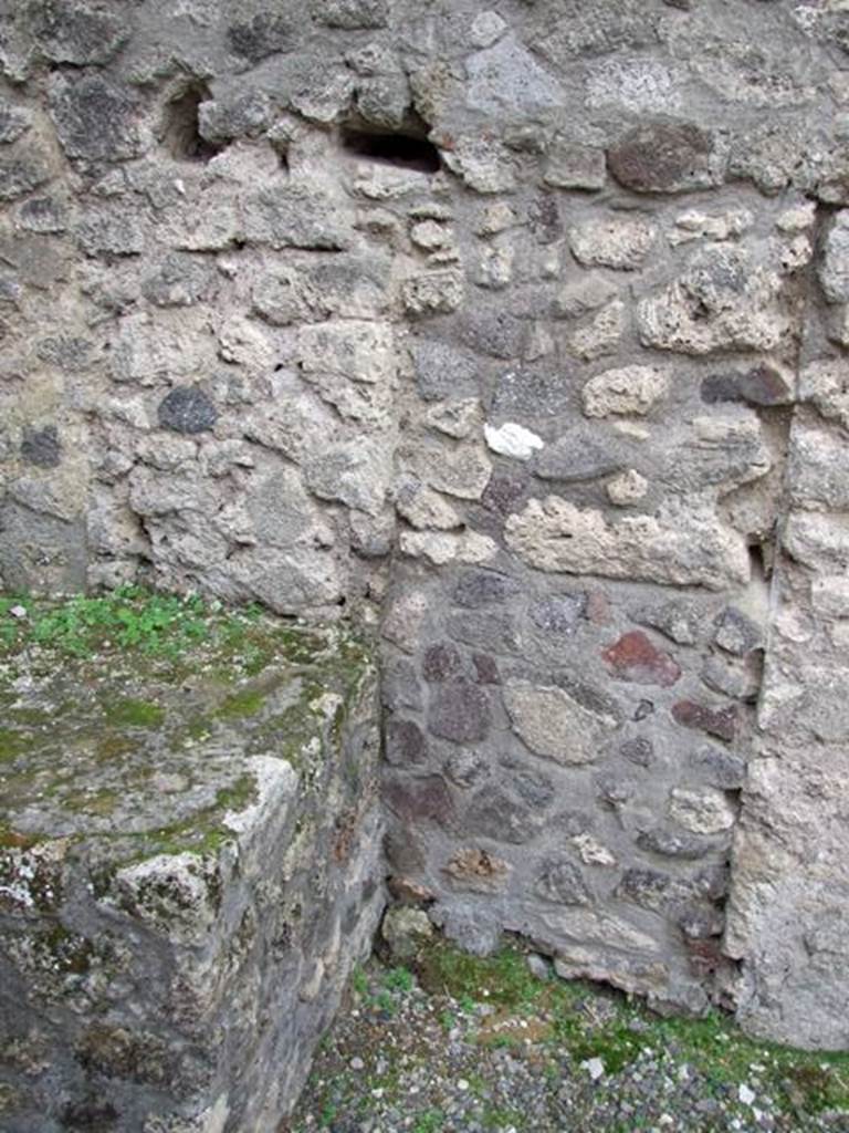 VII.9.22 Pompeii. December 2007. West wall next to podium.