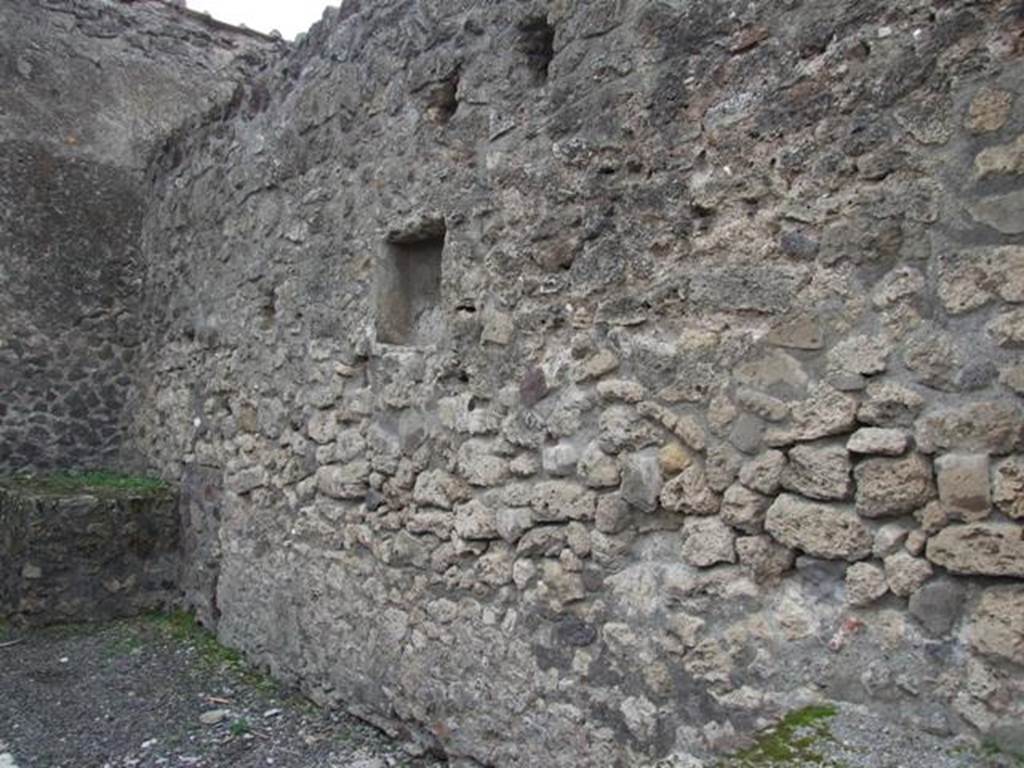 VII.9.22 Pompeii. December 2007. West wall, with niche and base of stairs in south-west corner.