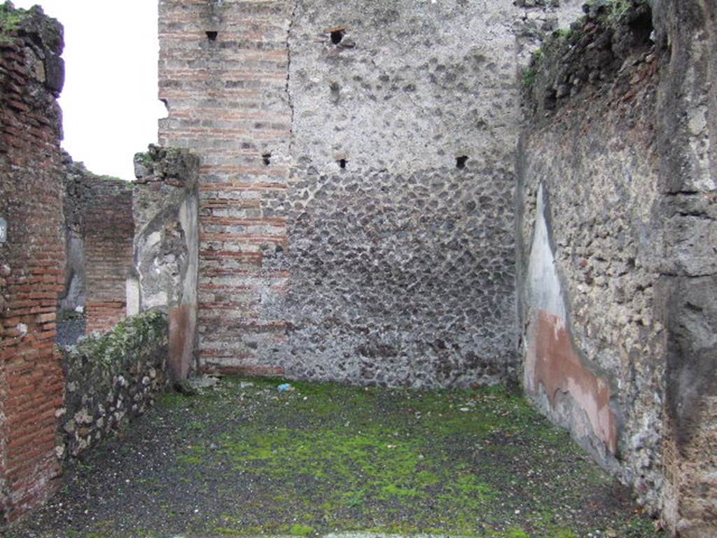 VII.9.26 Pompeii. December 2005. Looking south across shop.