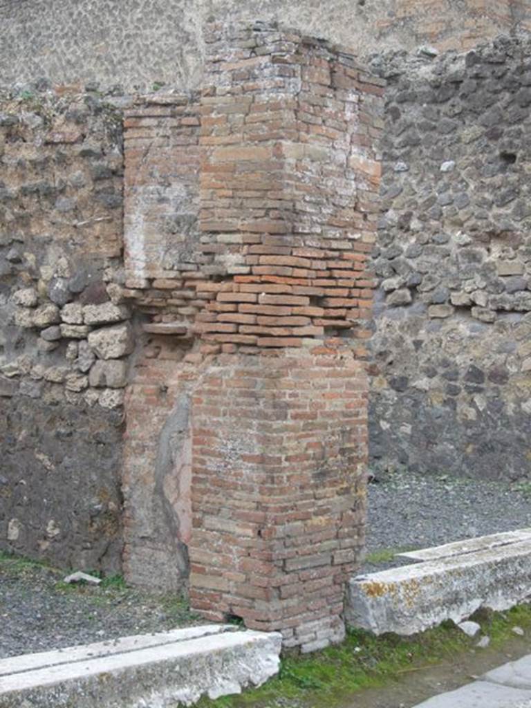 VII.9.28 Pompeii. December 2007. Pillar on left of entrance.  
This used to have a painting of Mercury with his purse and caduceus.
According to Boyce, on one of the pilasters of this workshop was a painting of Mercury.
At his feet was an omphalos with a serpent coiled around it.
See Fiorelli, G., 1875. Descrizione di Pompei. Napoli, p. 267.
See Boyce G. K., 1937. Corpus of the Lararia of Pompeii. Rome: MAAR 14. (p.111, no.18)  
